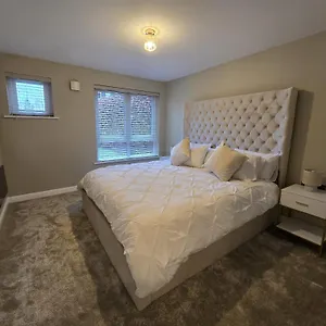 New 2 Bedroom In - Stretford - Old Trafford Close To Football-cricket Ground & Centre , Manchester United Kingdom